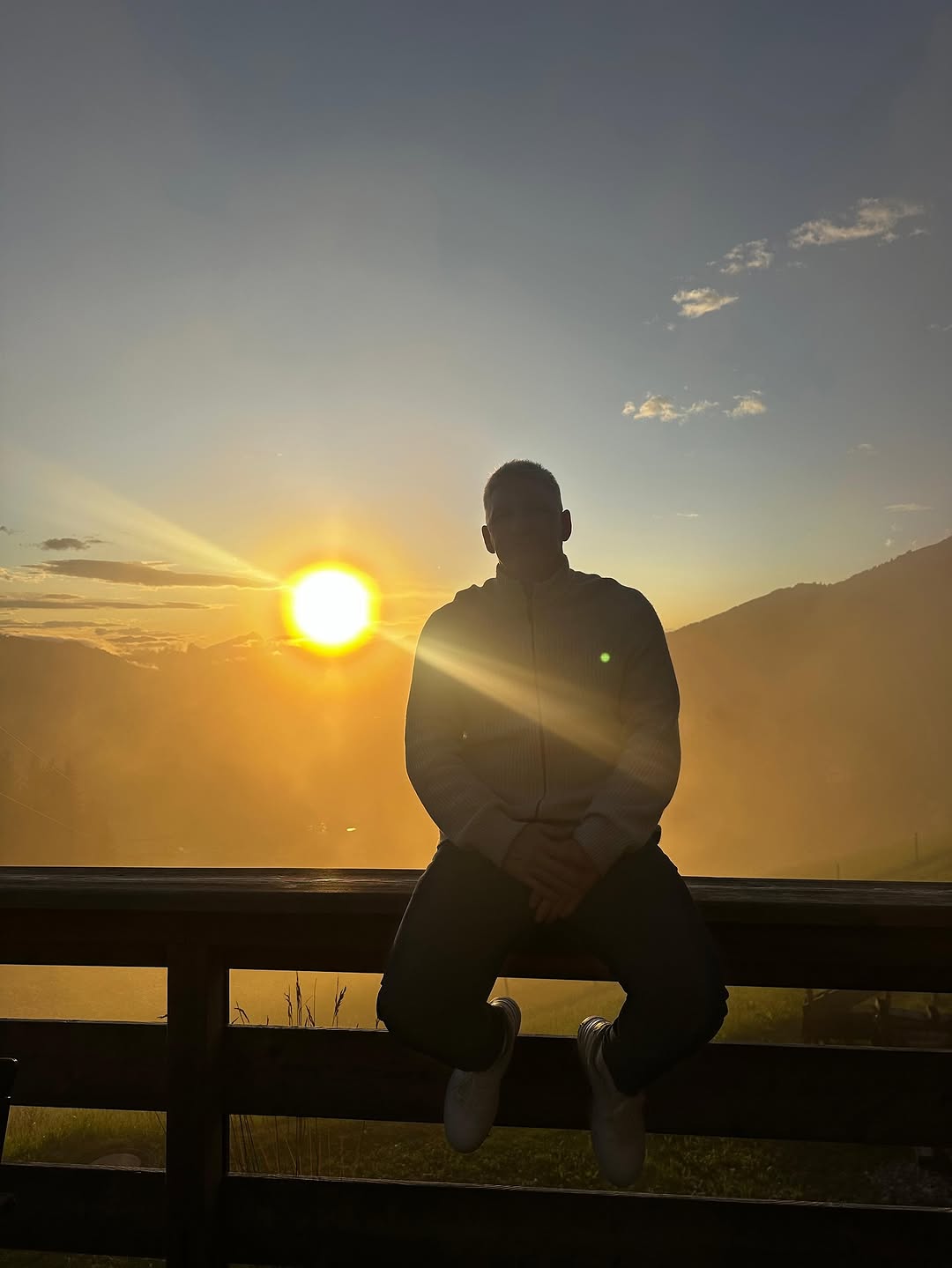 photo_2025-10-04_00-40-19 باستین شواین اشتایگر