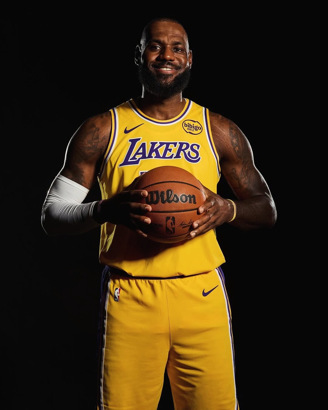 photo_2025-10-07_01-57-10 لبران جیمز