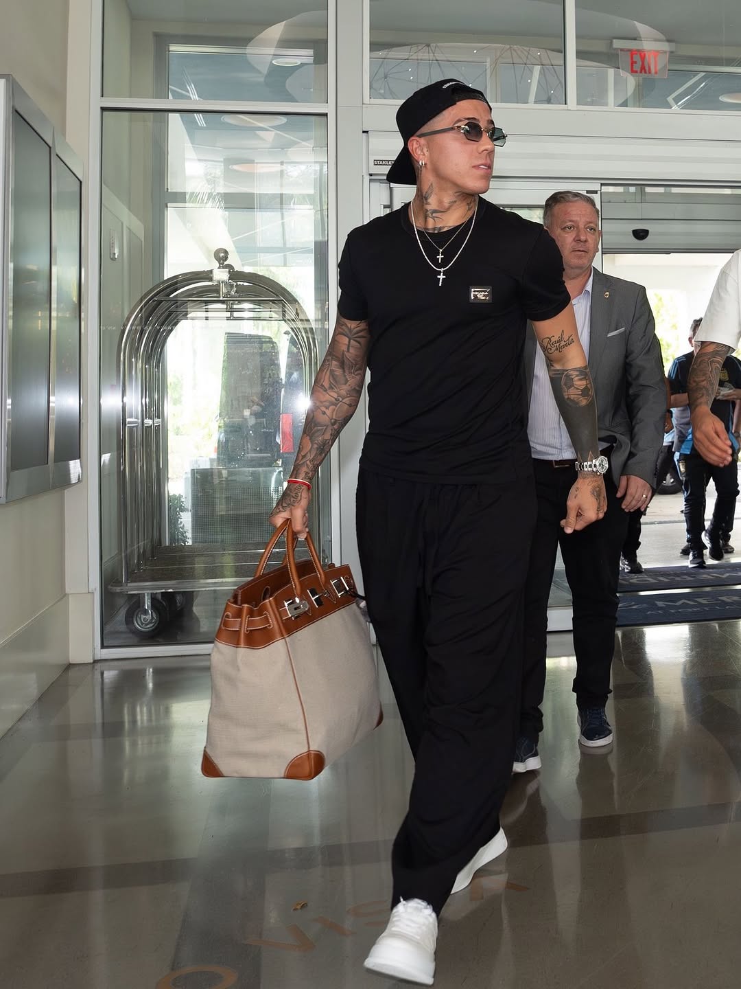 photo_2025-10-07_01-57-33 انزو فرناندز