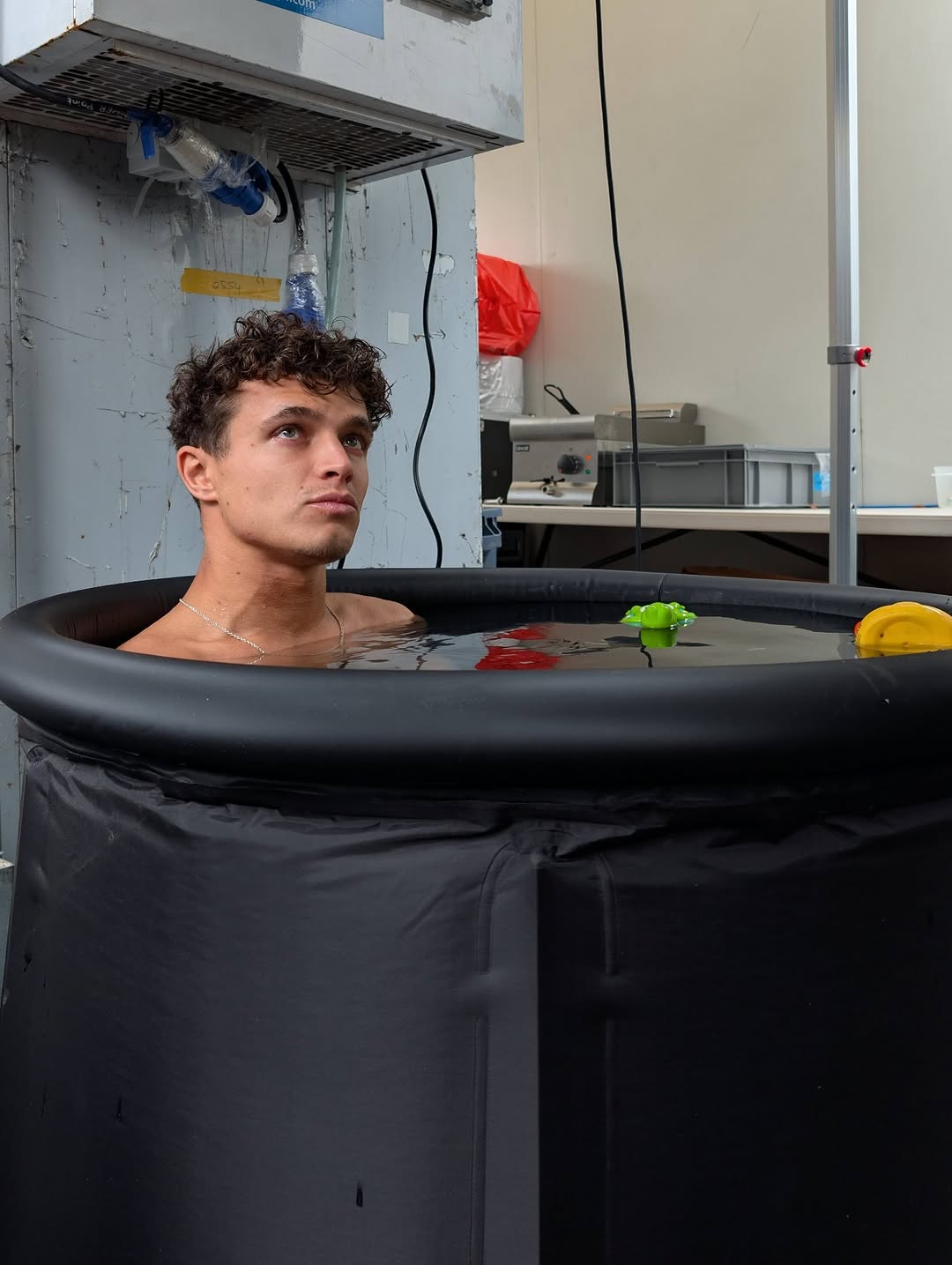 photo_2025-10-07_01-59-09 لندو نوریس