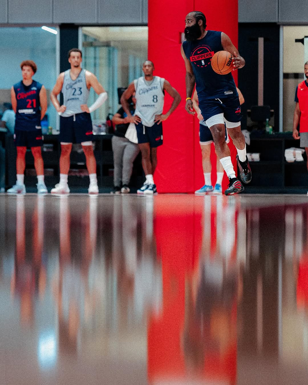 photo_2025-10-07_02-00-34 جیمز هاردن