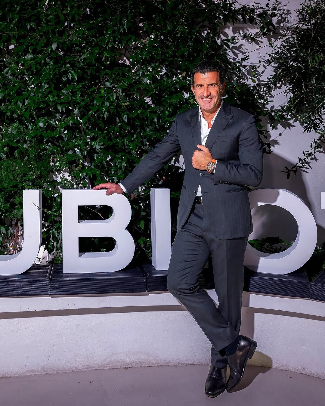 photo_2025-10-09_01-26-32 لوئیس فیگو