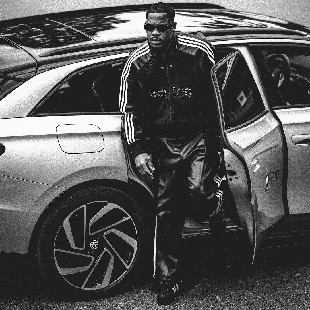 photo_2025-10-09_01-26-50 مایک منیان