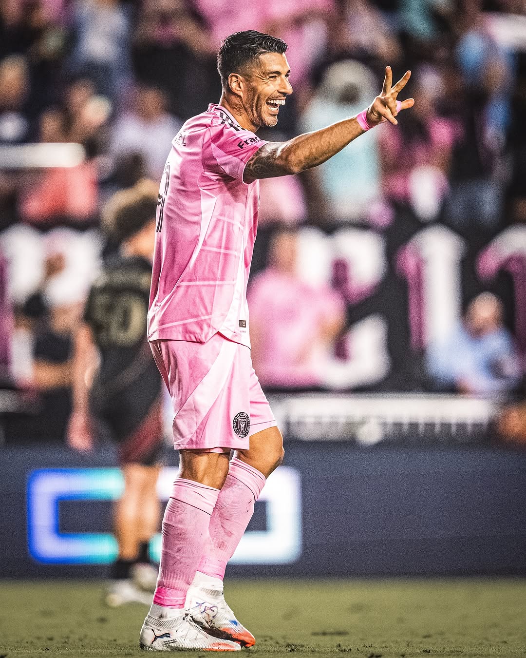 photo_2025-10-13_01-51-07 لوییس سوارز