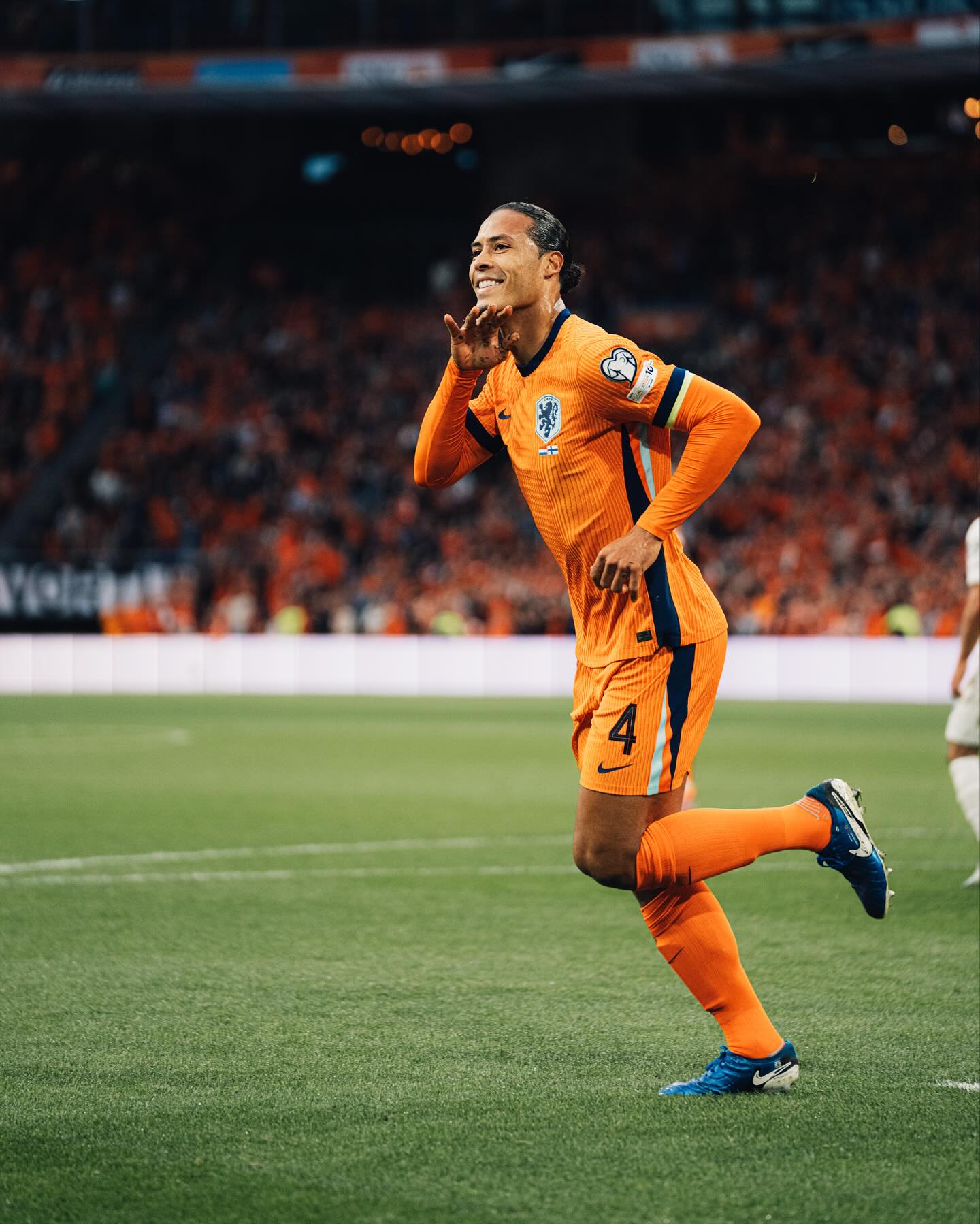 photo_2025-10-14_02-02-15 ویرجیل فن دایک