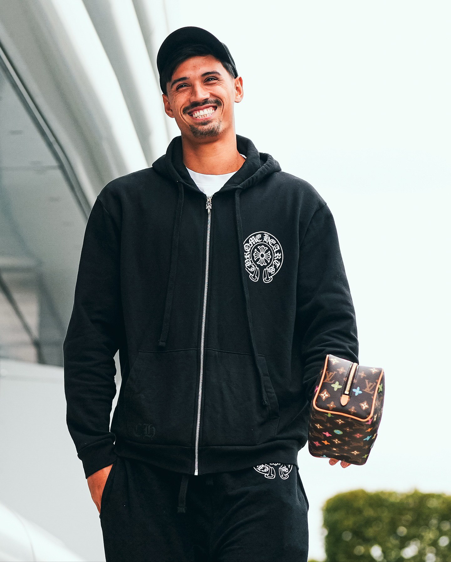 photo_2025-10-18_01-07-44 تیجانی ریندرس