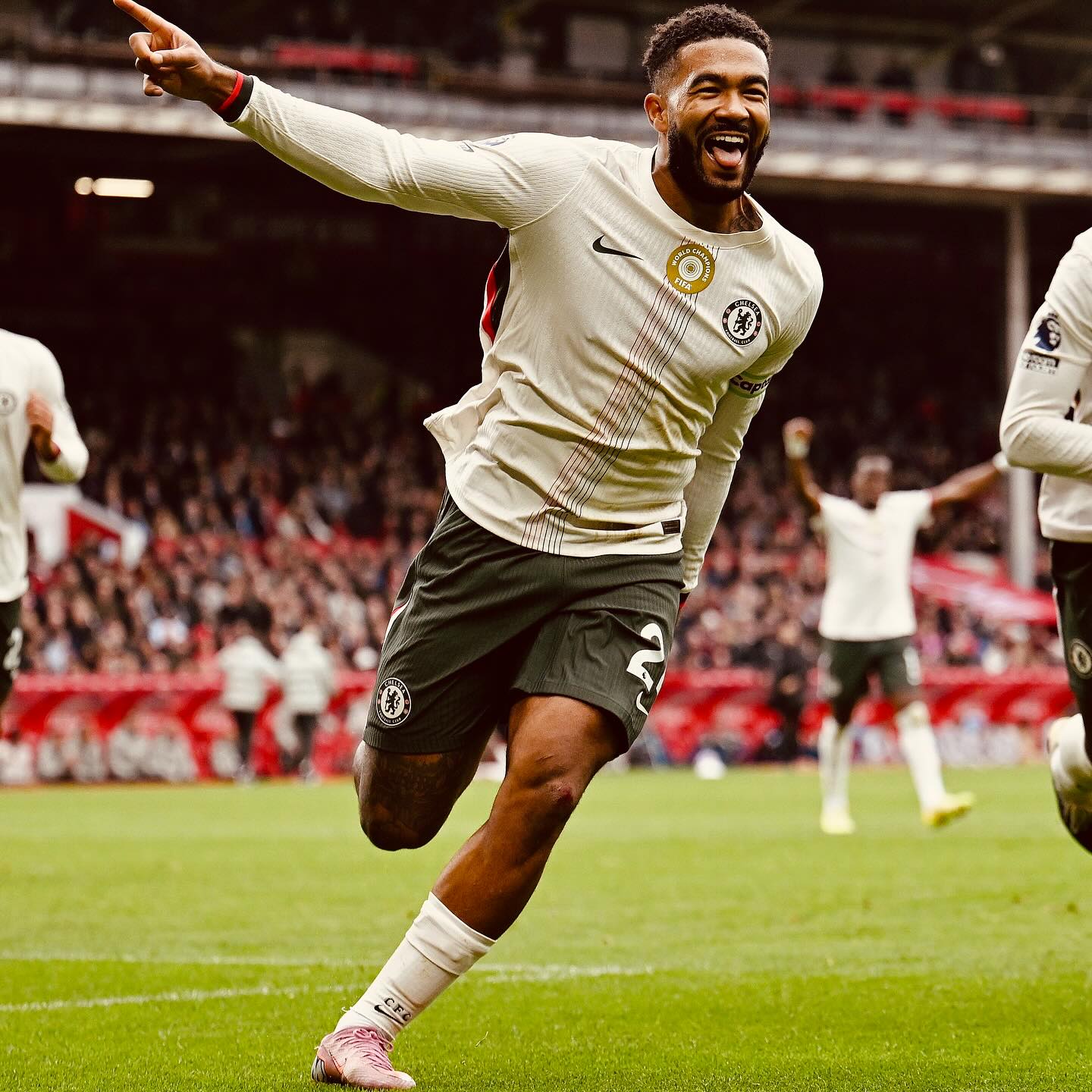 photo_2025-10-19_01-52-01 ریس جیمز