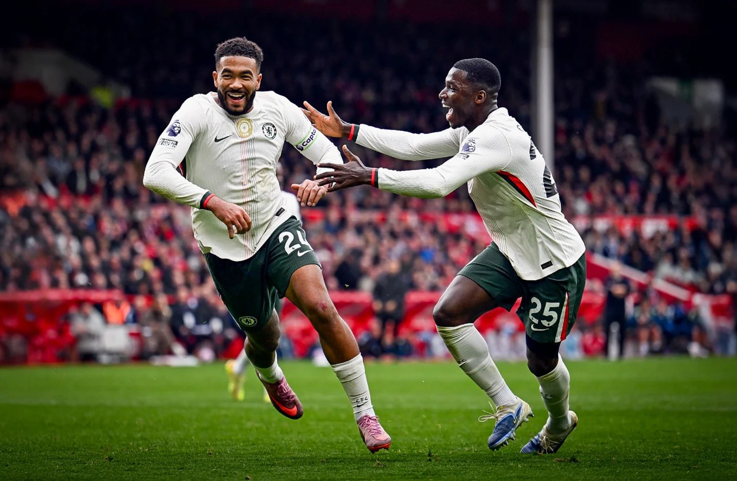 photo_2025-10-19_01-52-28 مویسس کایسدو