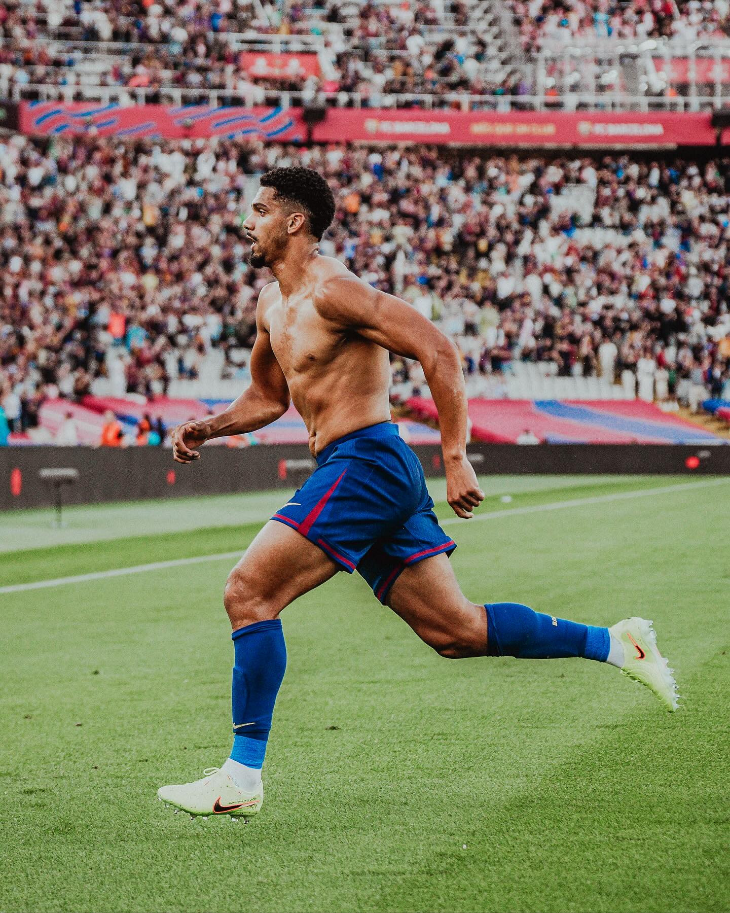 photo_2025-10-19_01-53-15 رونالد آرائوخو