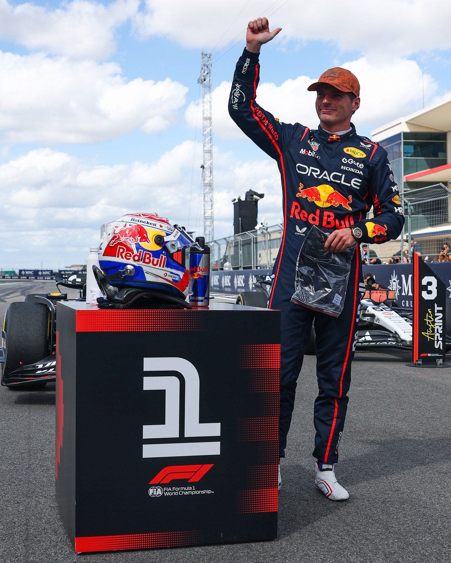 photo_2025-10-19_01-53-21 مکس فرستاپن