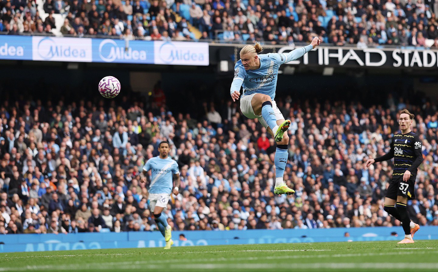 photo_2025-10-19_01-53-24 ارلینگ هالند