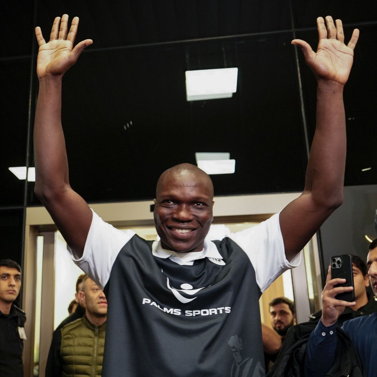 photo_2025-10-19_11-02-58 وینسنت ابوبکر