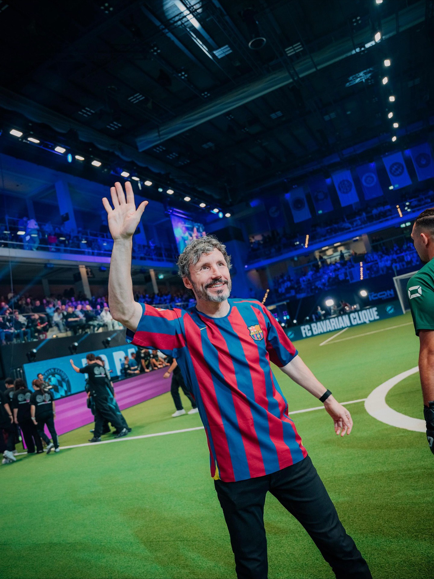 photo_2025-10-22_01-50-58 مارک فن بومل