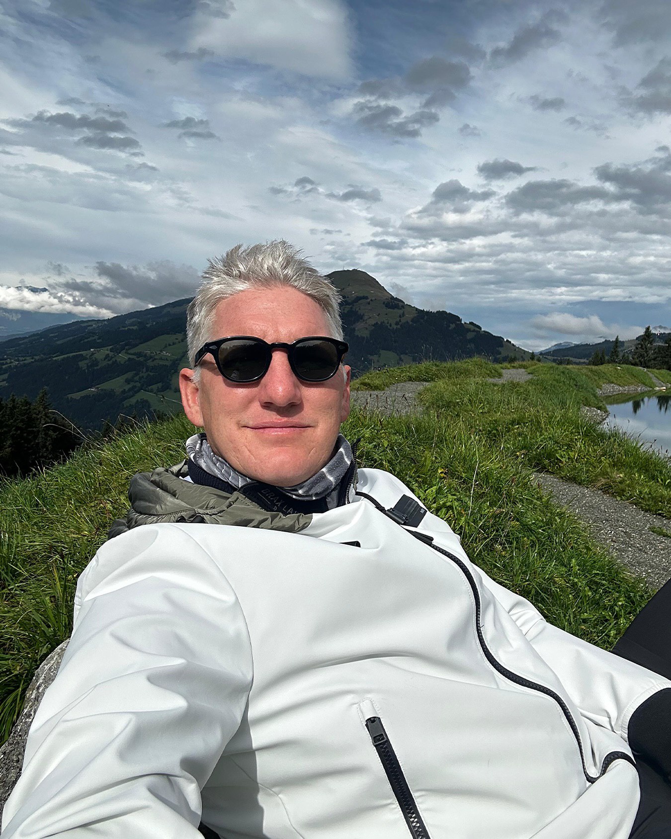 photo_2025-10-22_01-51-02 باستین شواین اشتایگر