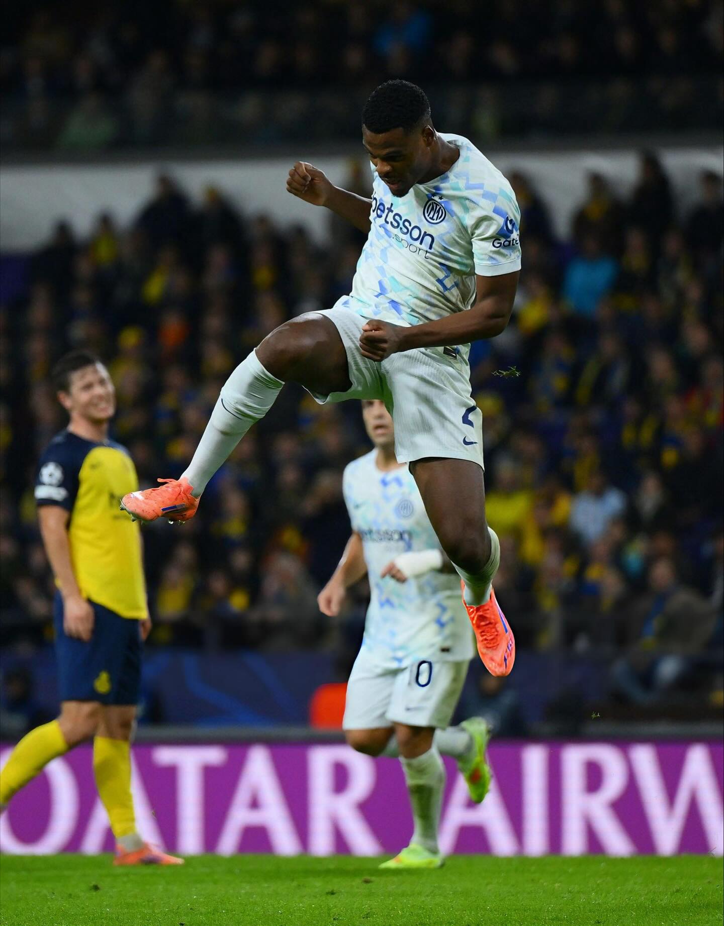 photo_2025-10-22_01-52-29 دنزل دومفریز