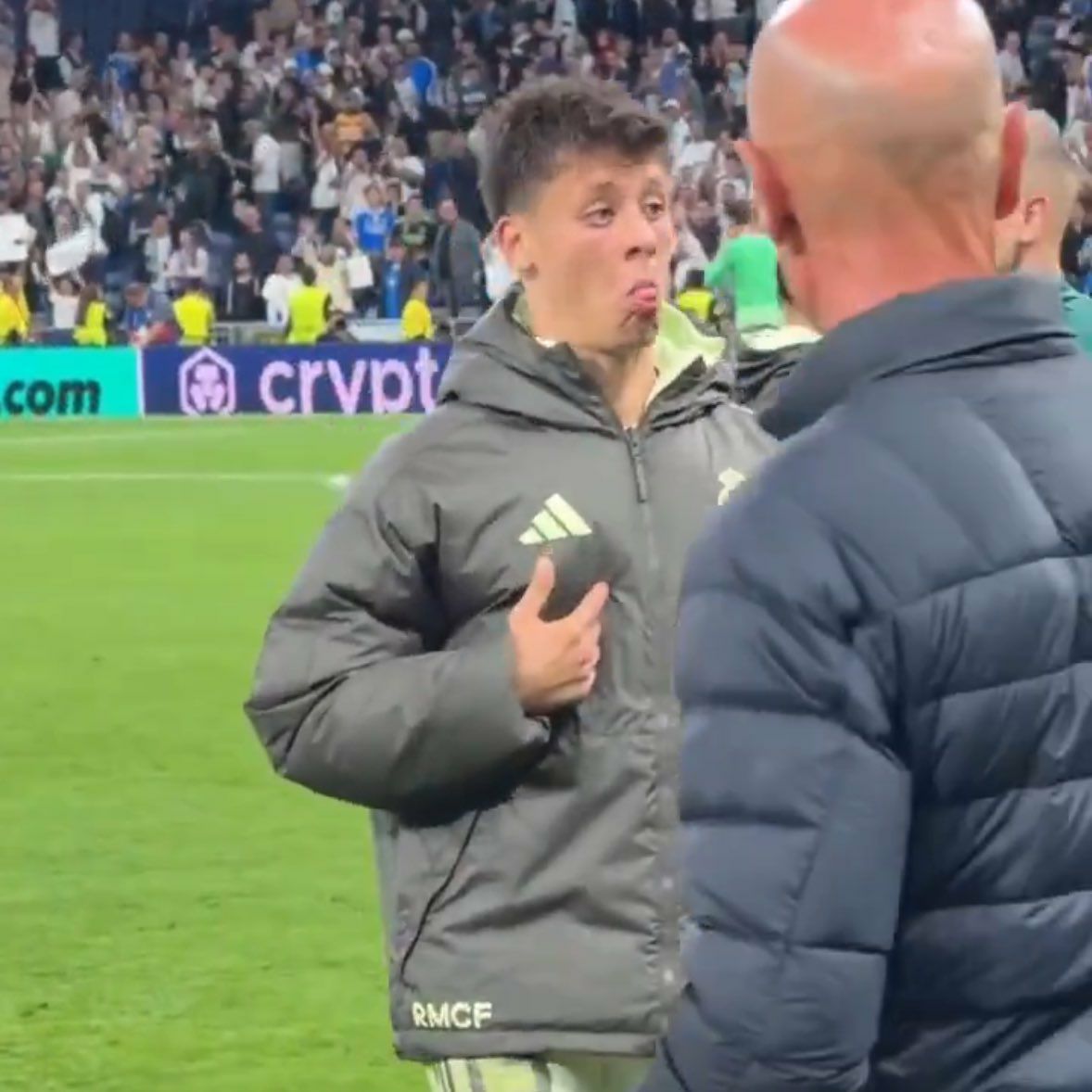 photo_2025-10-23_12-13-08 آردا گولر