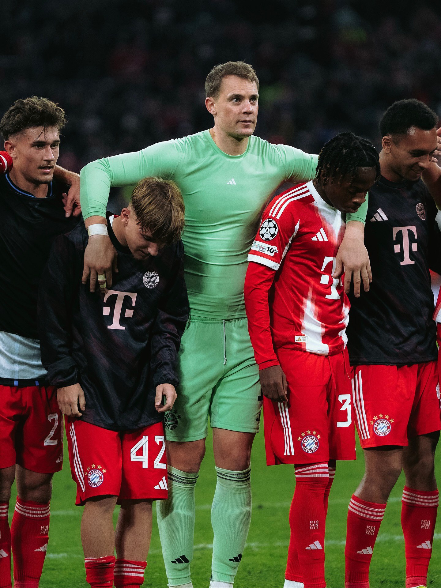 photo_2025-10-23_21-45-38 مانوئل نویر