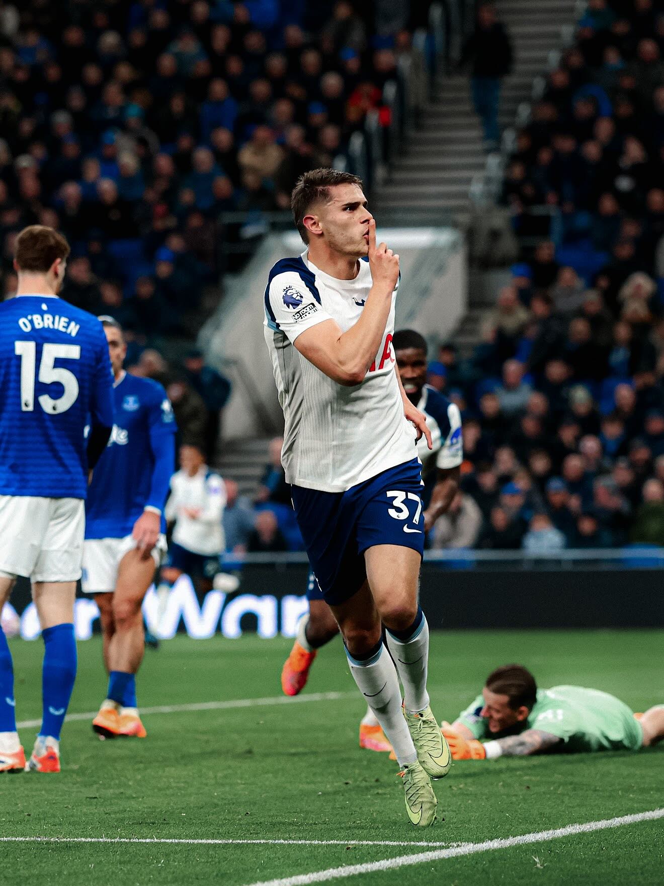 photo_2025-10-27_02-27-16 میکی فن ده فن