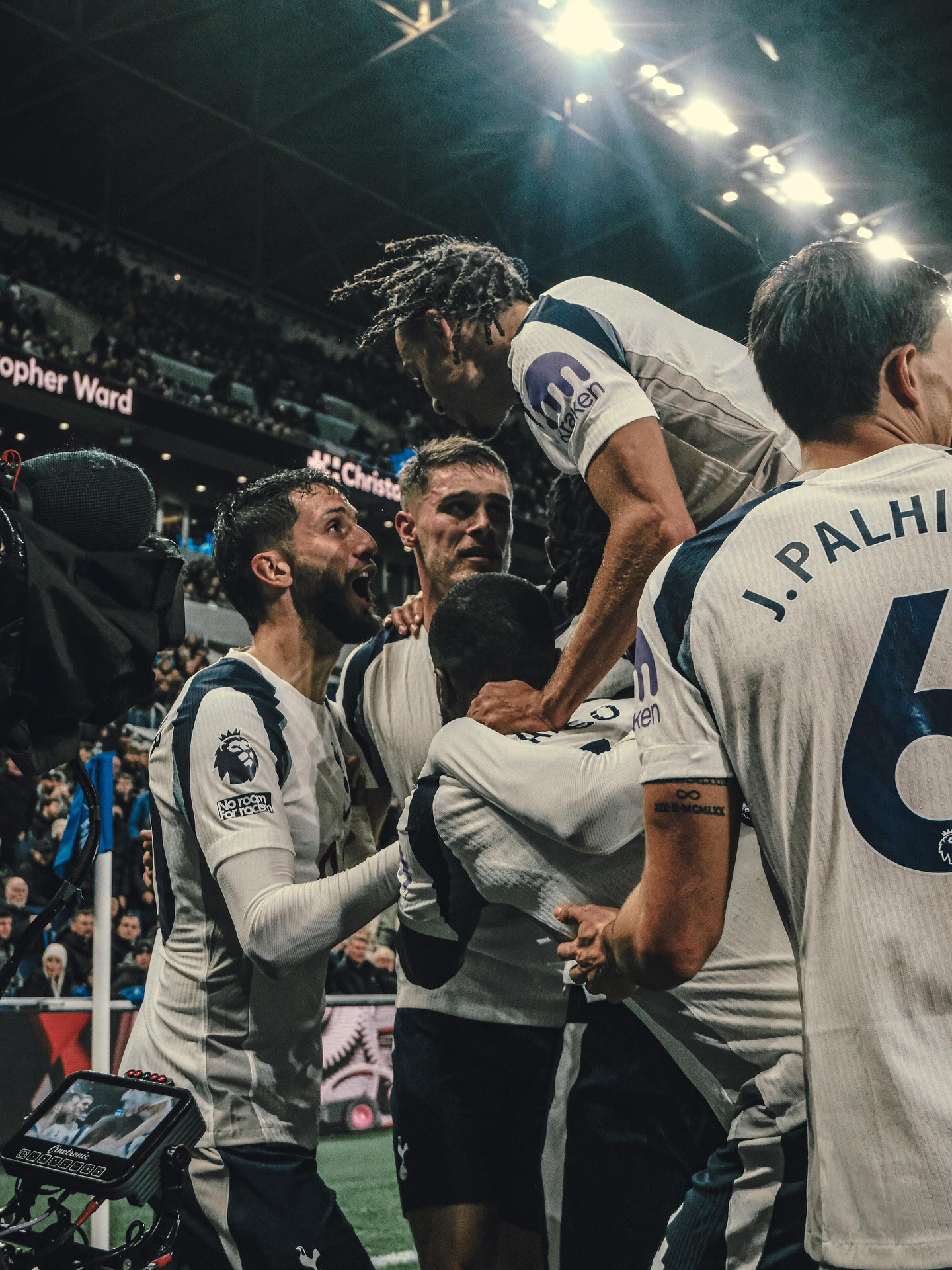 photo_2025-10-27_02-27-25 ژاوی سیمونز