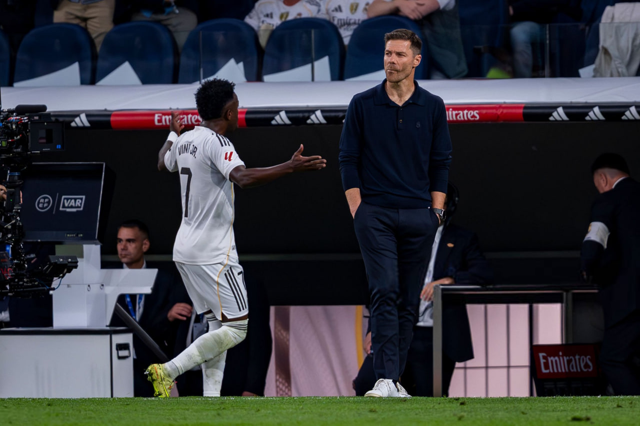 vinicius_junior_of_real_madrid_protests_following_his_replacement_with_xabi_alonso اعتراض وینیسیوس جونیور به ژابی آلونسو