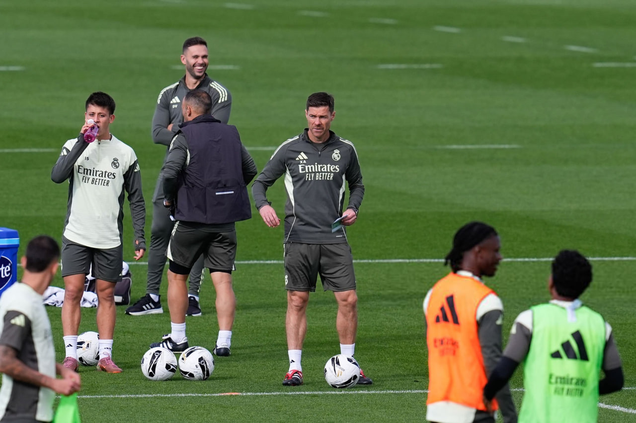 xabi_alonso_real_madrid_training_2025-10-29 ژابی آلونسو در تمرینات رئال مادرید