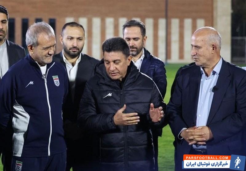 مسعود پزشکیان در تمرین تیم ملی فوتبال ایران حضور پیدا کرد