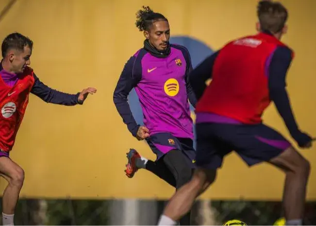 بازگشت رافینیا و خوان گارسیا پس از دو ماه مصدومیت به تمرین بارسلونا