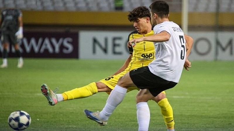 سپاهان مقابل تیم ده نفره از شکست گریخت!