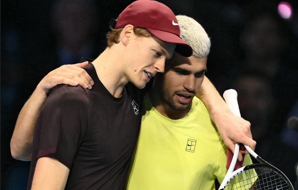 شب عجیب و متفاوت ایتالیاییها؛ اشک در فوتبال، لبخند در تنیس شب عجیب و متفاوت ایتالیاییها؛ اشک در فوتبال، لبخند در تنیس