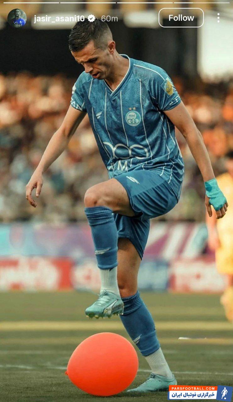 استوری طعنهآمیز یاسر آسانی ؛ در حال زیر پا گذاشتن بادکنکی به رنگ قرمز