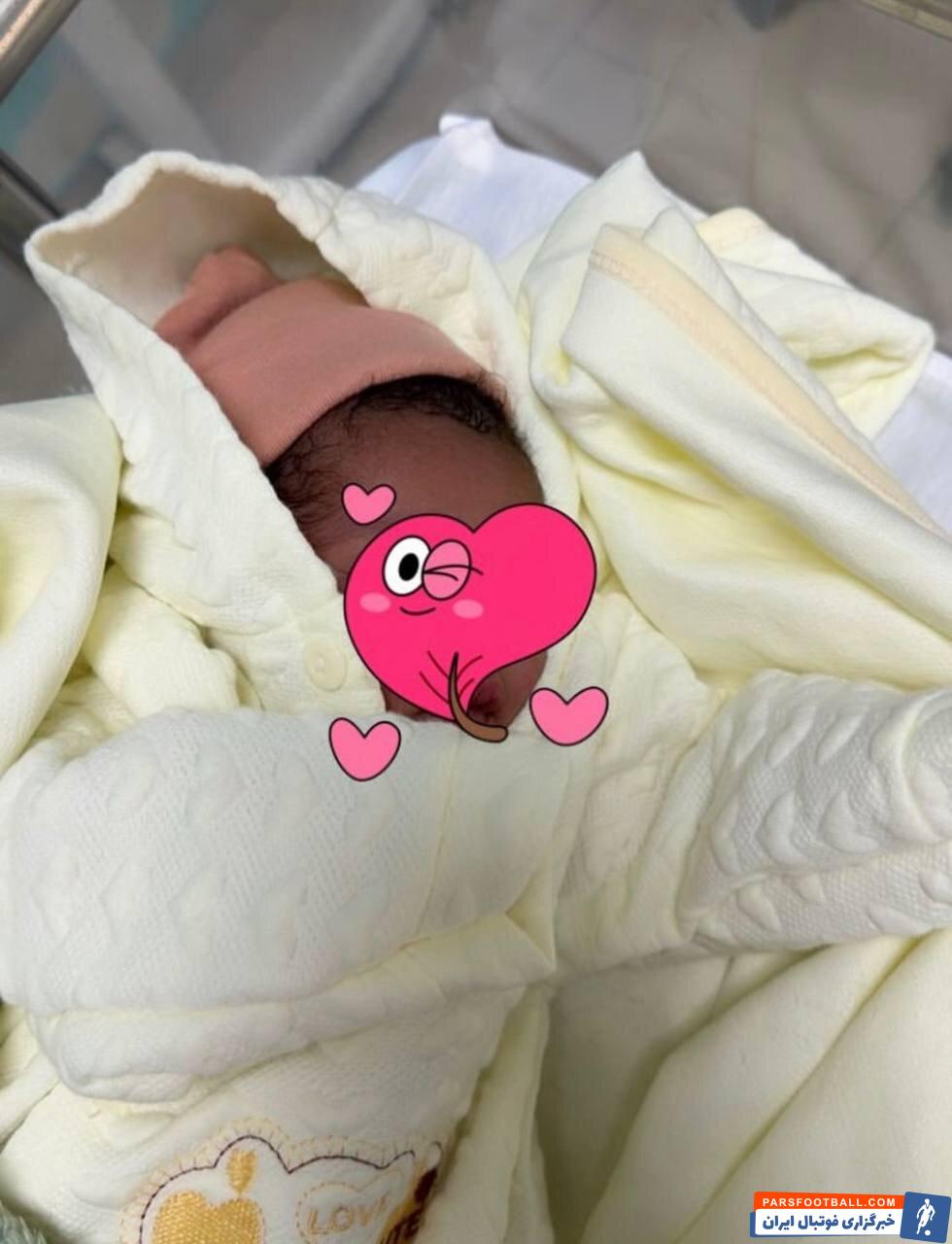 دیدیه اندونگ ستاره استقلال تولد فرزند خود را جشن گرفت