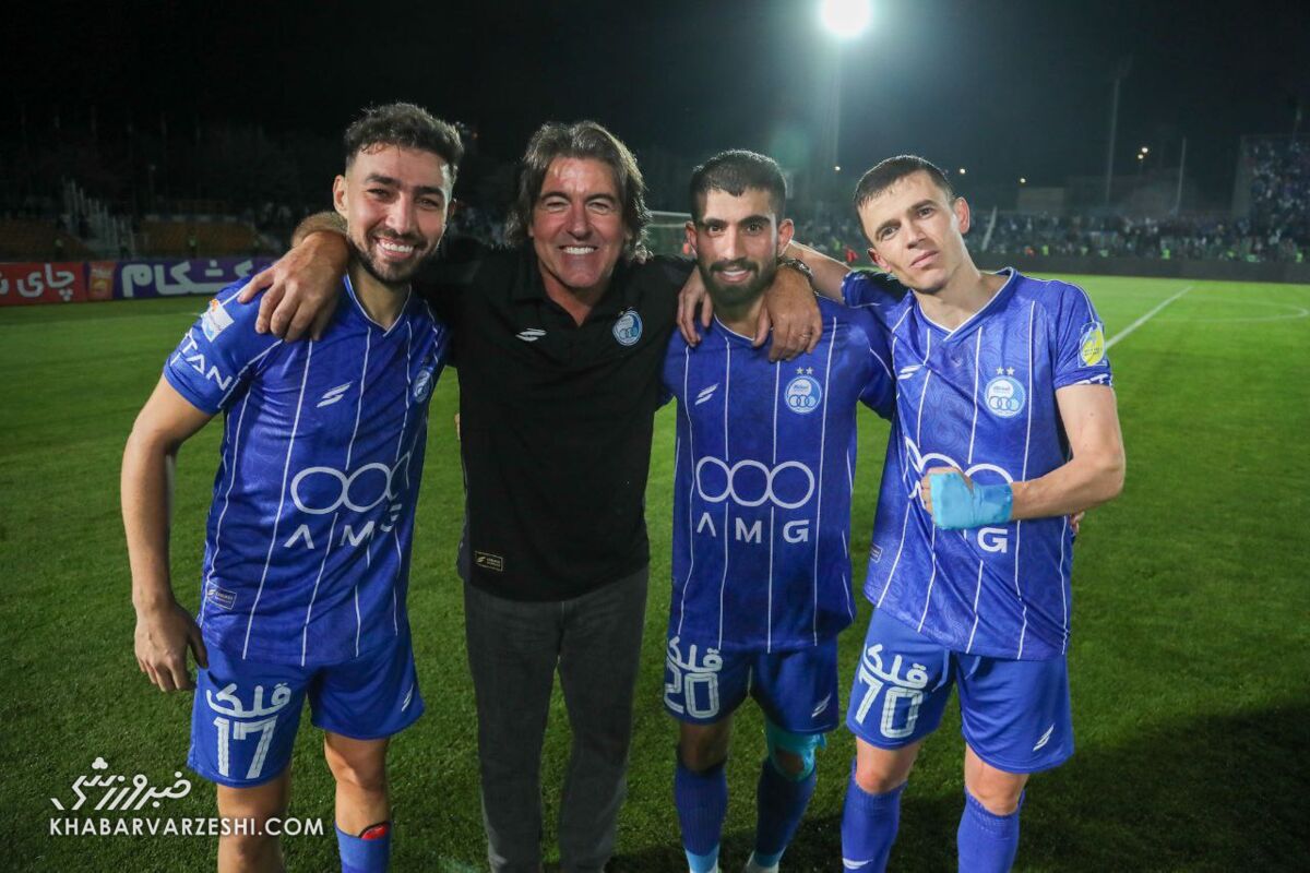 410276-1 ساپینتو و بازیکنان استقلال