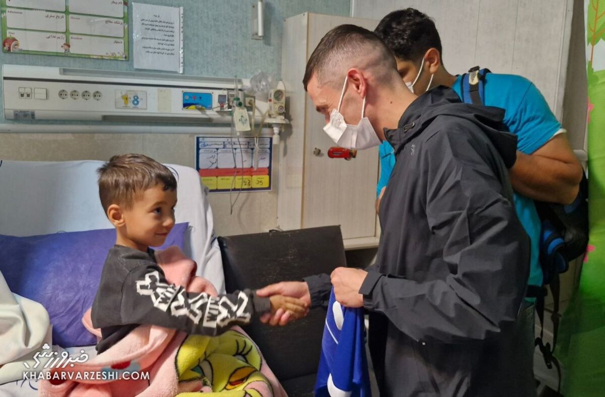 یاسر آسانی پیام استقلال را رساند/ ما برخاستیم؛ شما هم برمی‌خیزید! +عکس