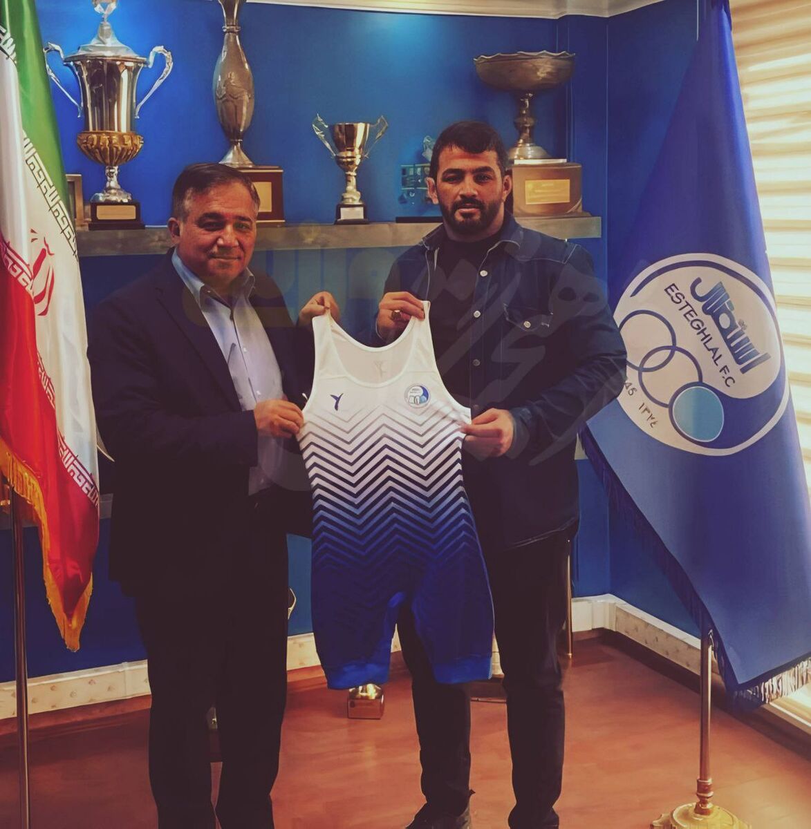 410968 فوری؛ حسن یزدانی استقلالی شد/ فوق ستاره کشتی جهان دوبنده آبی بر تن کرد