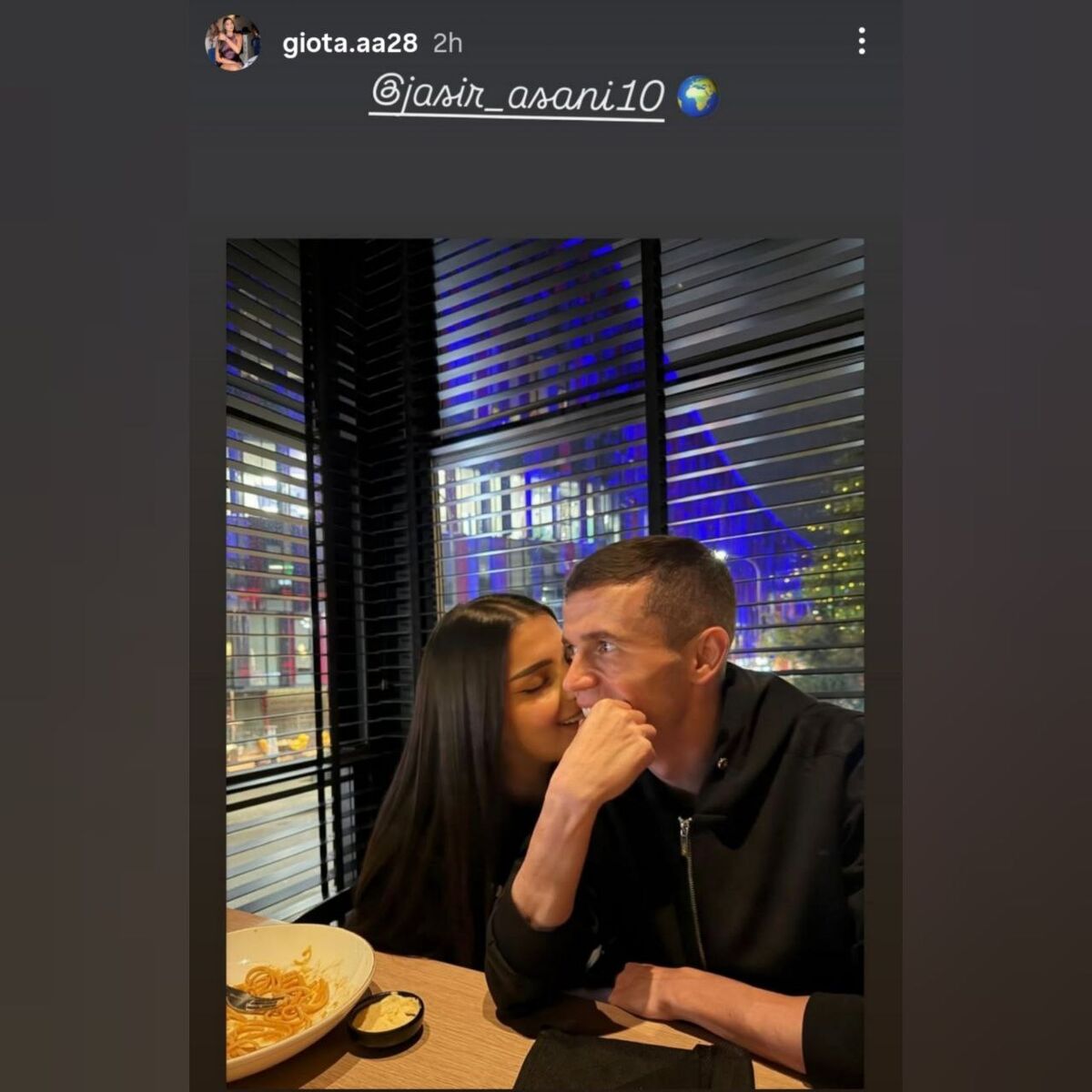 عاشقانه‌های یاسر آسانی و همسرش؛ آوازه‌شان تا مکه هم رفت! +عکس