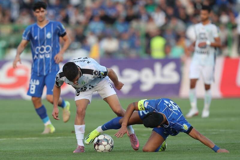 خارجی‌های استقلال دو دسته شده‌اند/ خط و نشان برای پرسپولیس در دربی