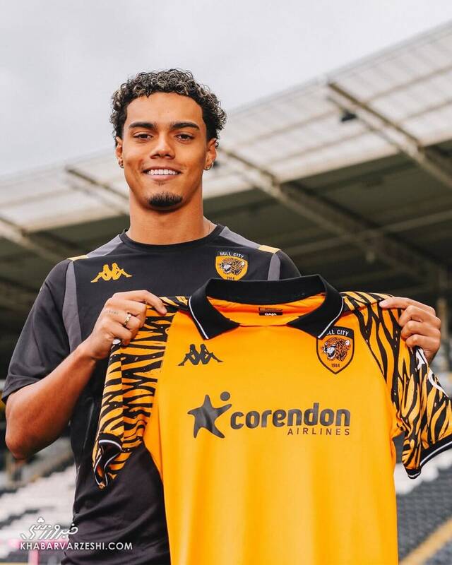 4536913 پسر رونالدینیو از زیر سایه پدر جدا میشود