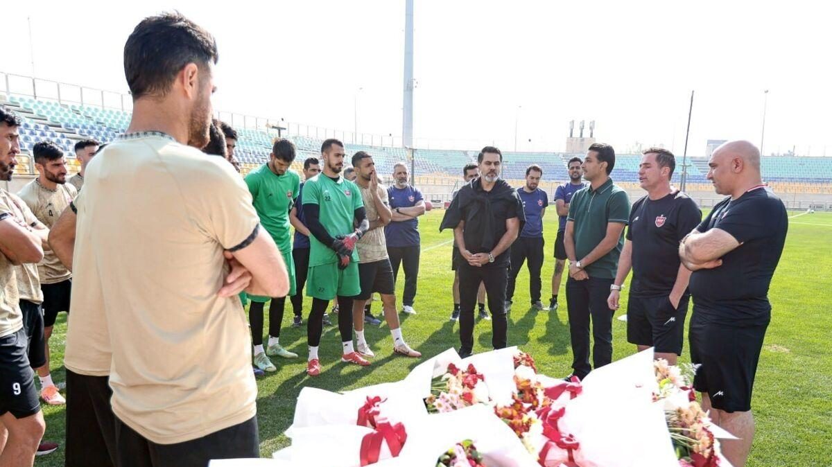 حضور مهرداد خانبان در تمرین پرسپولیس و خداحافظی از بازیکنان و کادر فنی