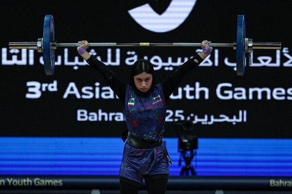 5744461 الهام حسینی: آینده وزنهبرداری ایران روشن است/ دختران فراتر از انتظار