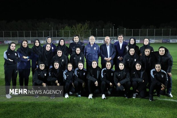 5766402-2 شب فوتبالیها با رئیس جمهور چگونه گذشت؟؛ آقای قلعهنویی «سوت نزن»!