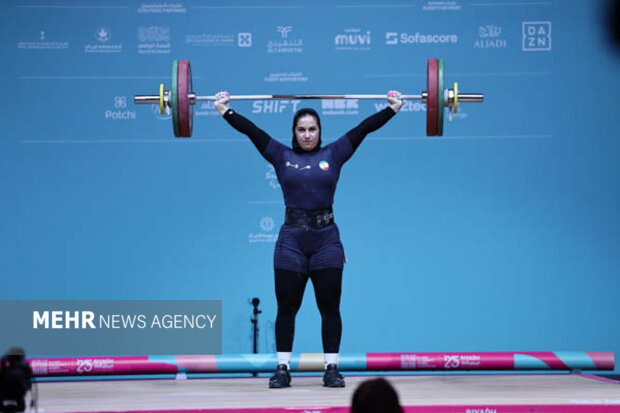 5767478-2 الهام حسینی: آینده وزنهبرداری ایران روشن است/ دختران فراتر از انتظار