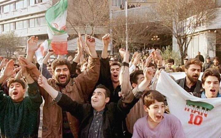 5800049 نماد شادی ملی نه خودنمایی یک نسل/روزی که مردم با تیم ملی فاصله نداشتند