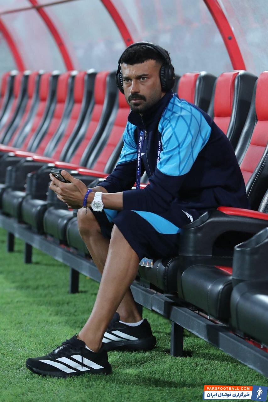 رامین رضاییان ستاره استقلال مقابل الوحدات نیمکت نشین بود