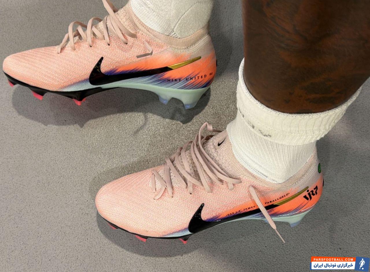 یک جفت کفش هدیه لورن جیمز ستاره بانوان چلسی به وینیسیوس جونیور 