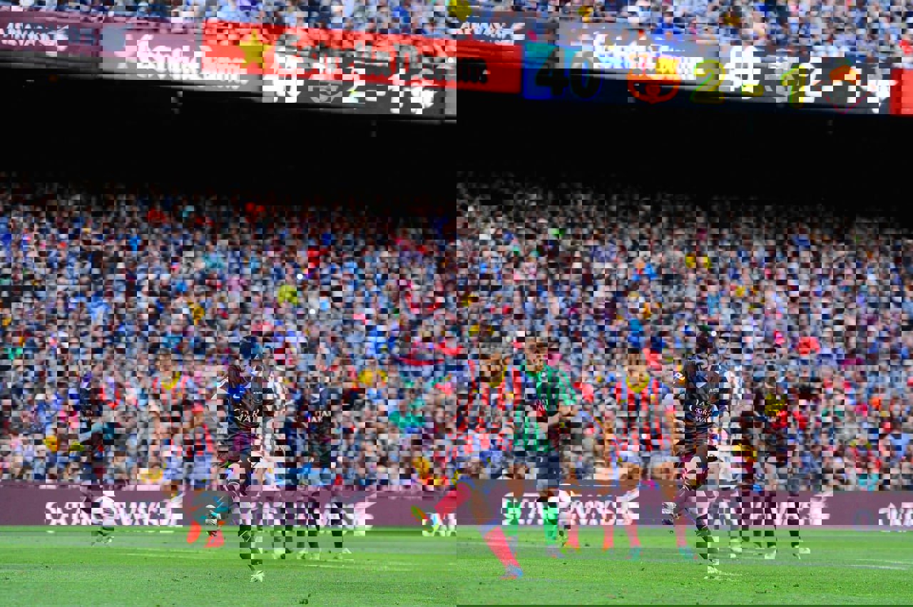 ioullhse4 عکس از مهار پنالتی لیونل مسی توسط آدان