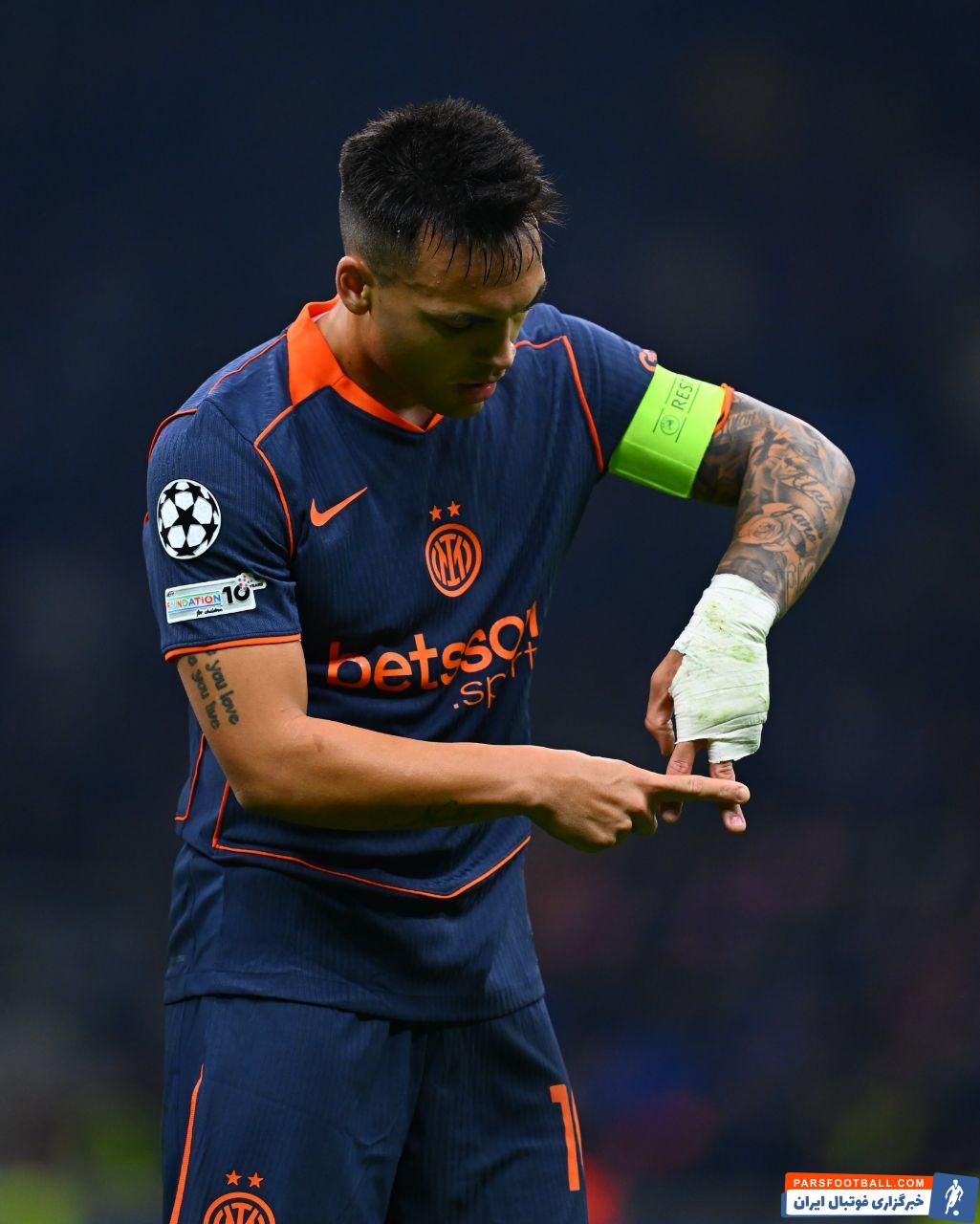 حمایت مارتینز از اشرف حکیمی مصدوم در شادی گلش برابر غیرت