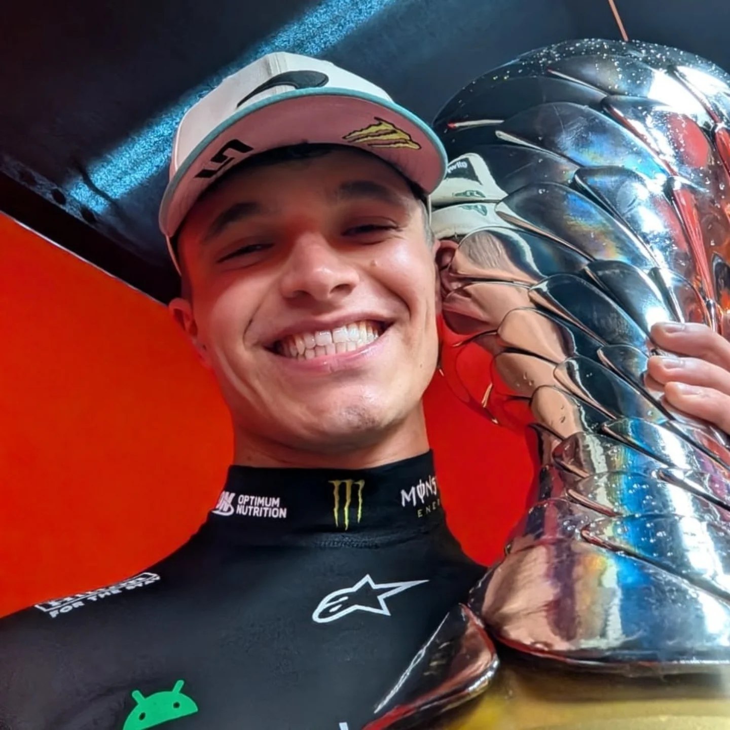 photo_2025-11-11_01-37-35 لندو نوریس