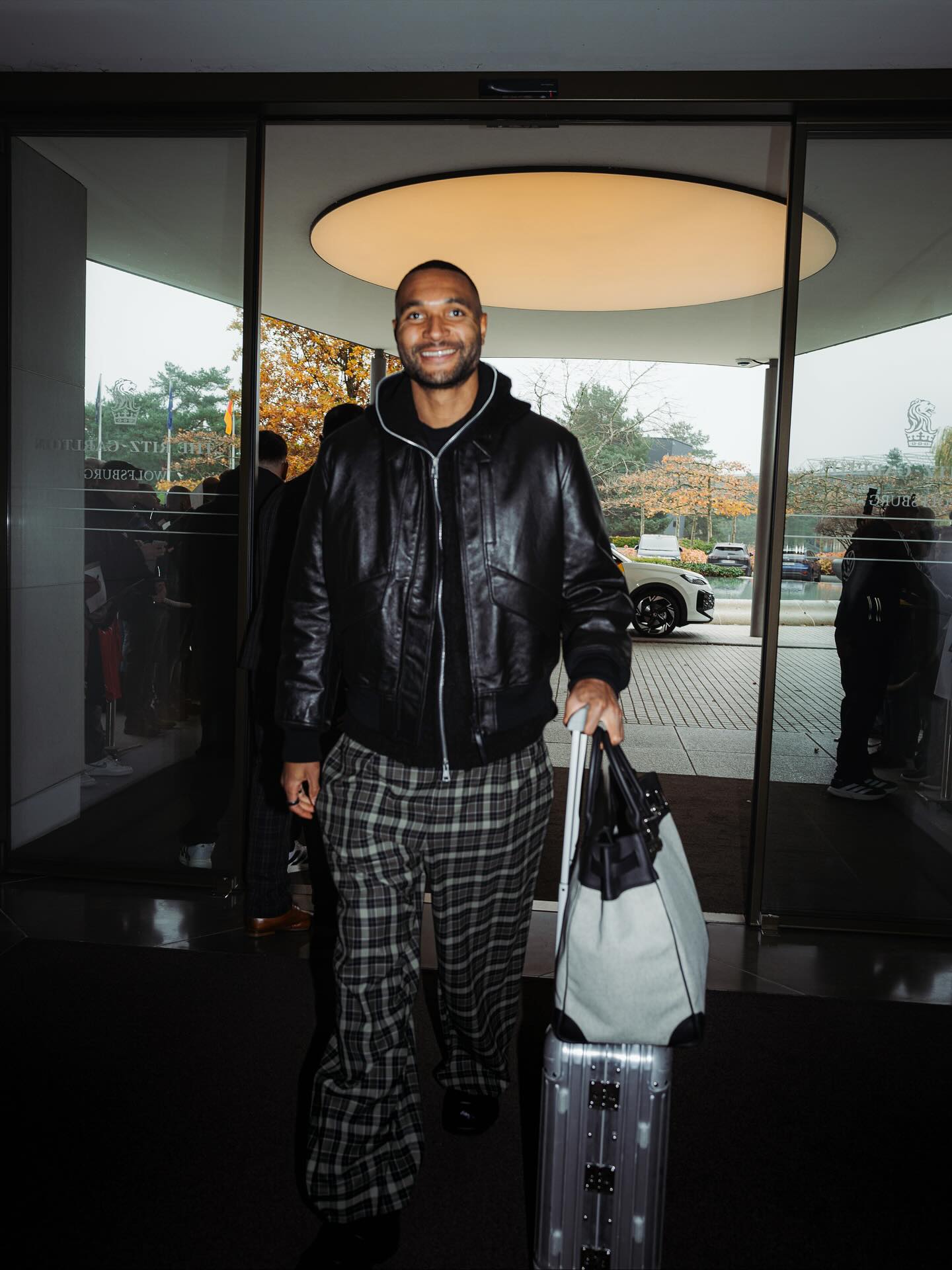 photo_2025-11-11_01-39-14 یوناتان تا