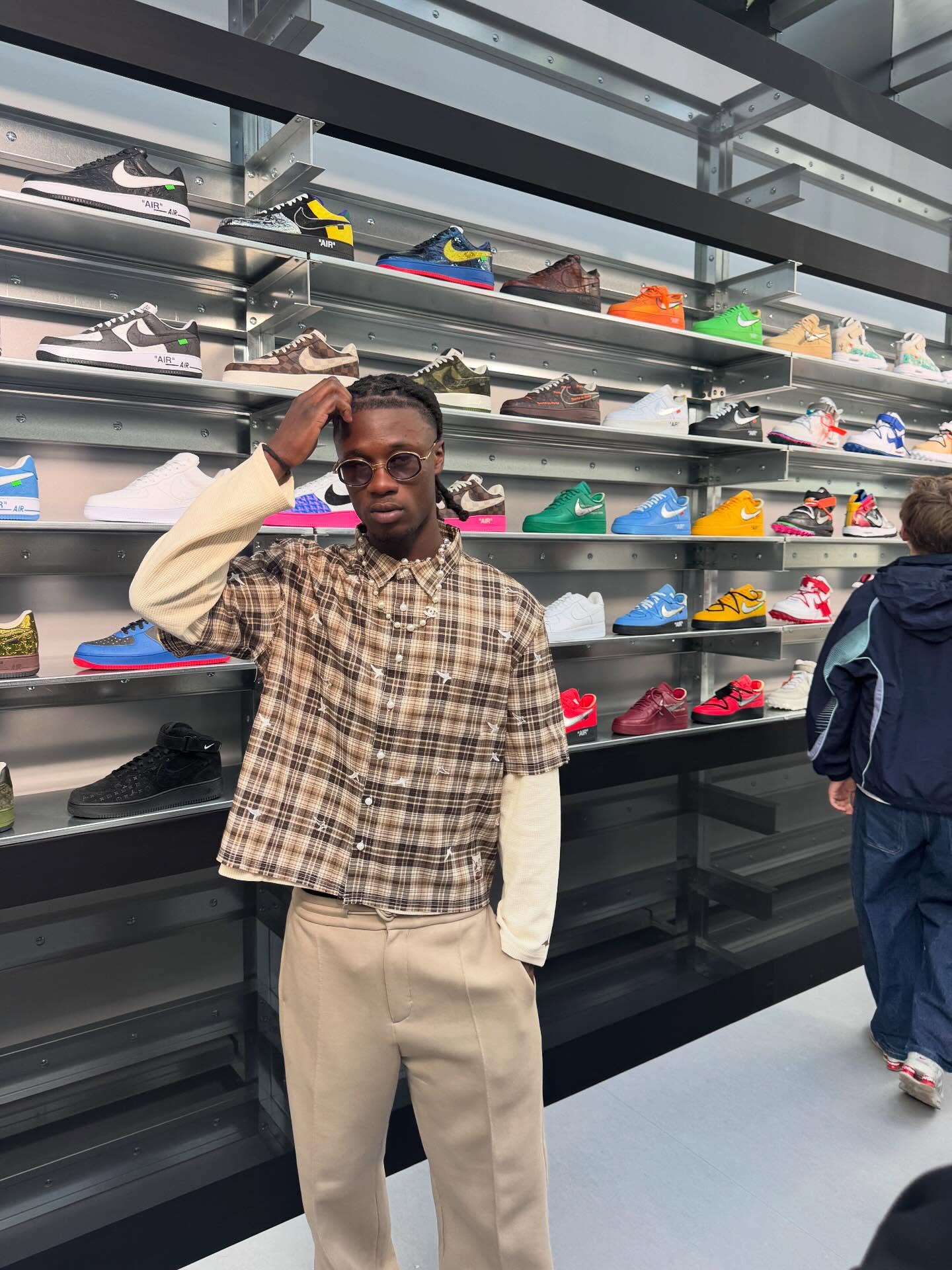 photo_2025-11-11_01-40-33 ادواردو کاماوینگا