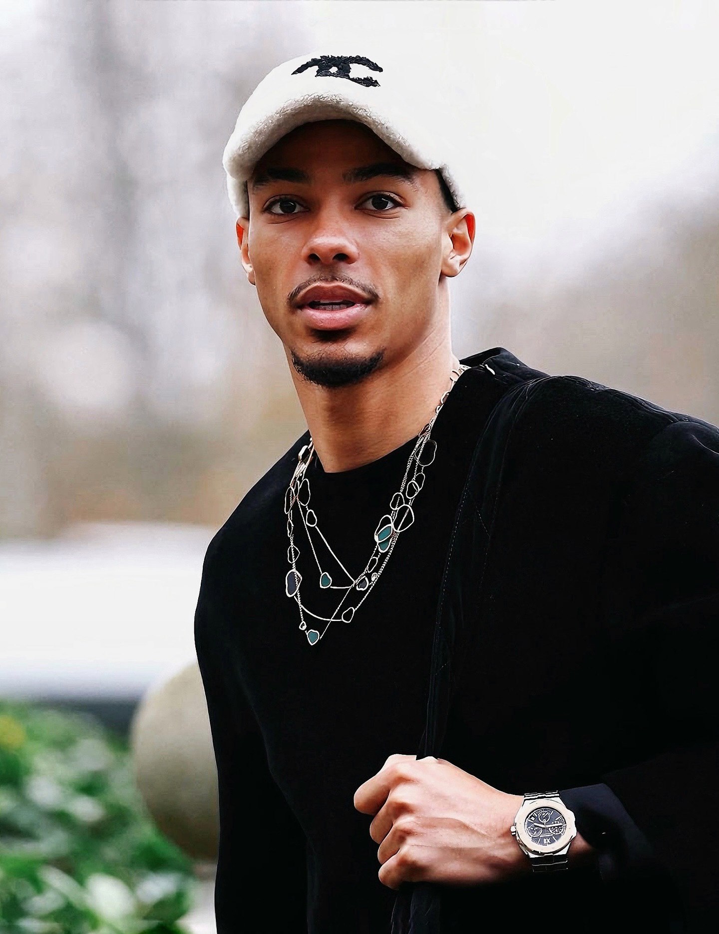 photo_2025-11-11_01-40-38 هوگو اکیتیکه